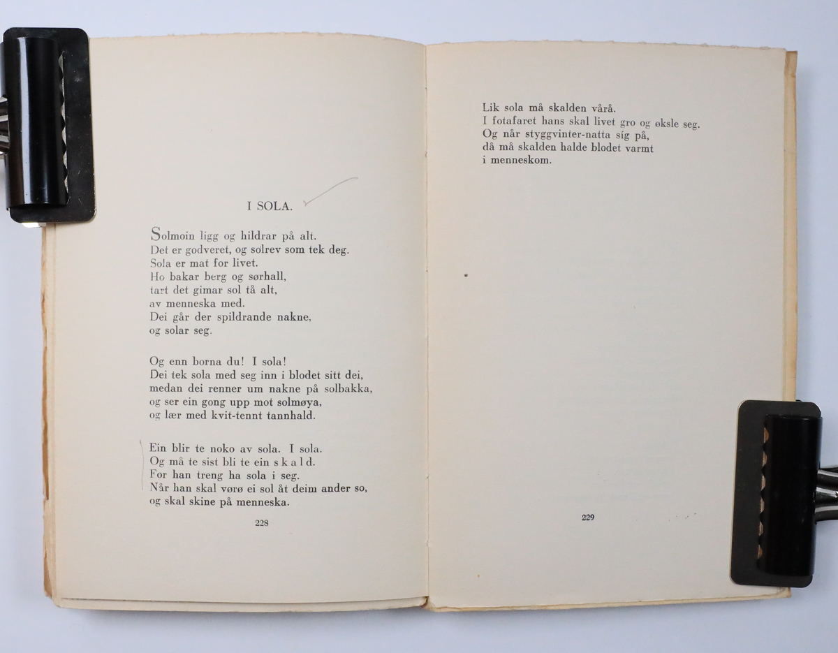 Bok frå boksamlinga til Olav H. Hauge