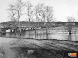 Landsvägsbron i Ljusne år 1916, riven år 1939. Vid högvatten