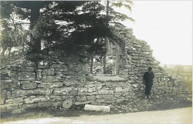 Kapellets östra gavel fotograferad från Kaupungs klint omkring 1900.