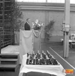 Söderhamns Verkstäder AB.
Från 100 års jubileum. En man på p