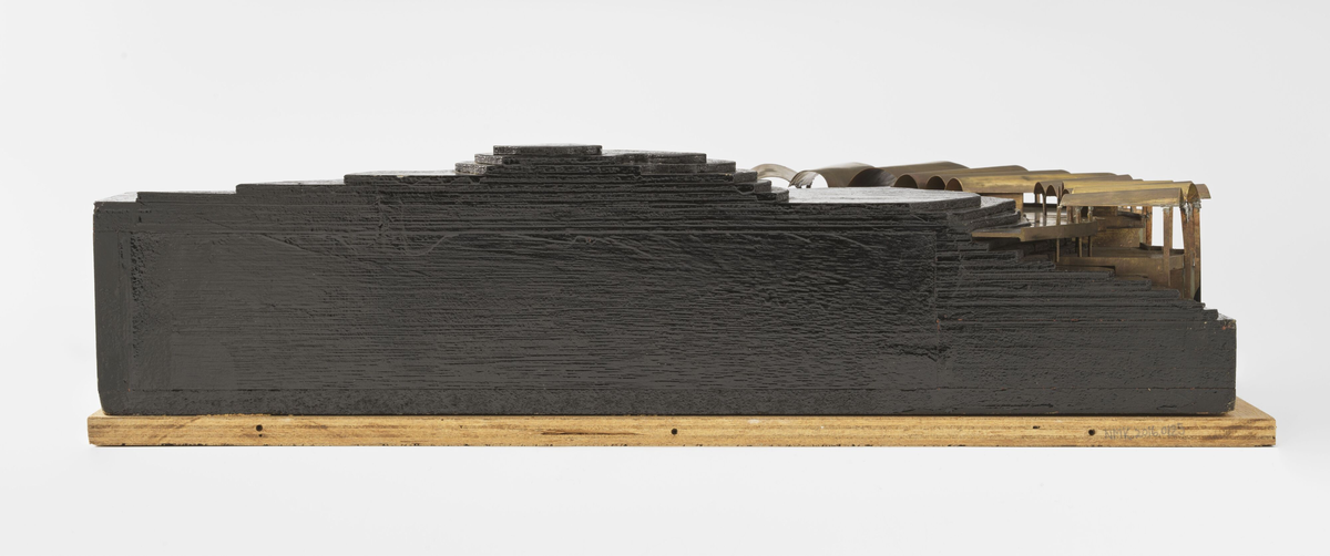 "Via spirale", utkast til konkurransen om restaurant på Spiraltoppen [Konkurransemodell]