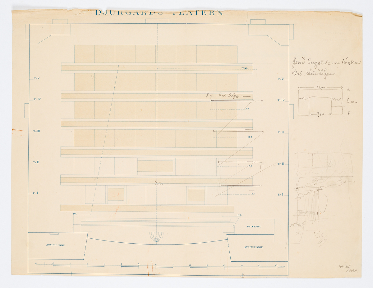 Tryckta planer av Djurgårdsteaterns scen med inritade dekorationsuppställningar.
