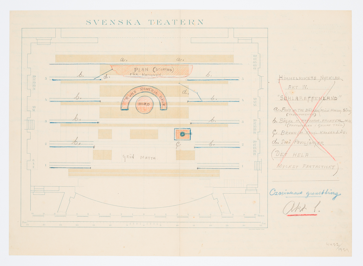 Tryckt plan av Svenska Teaterns scen med inritad dekorationsuppställning. På baksidan beskrivning av 1:a aktens dekoration i Kejsarinnans gunstling.
