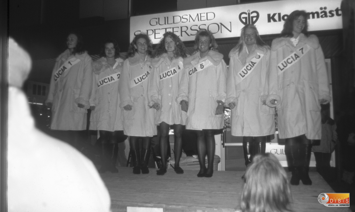 Söderhamns Lucia med tärnor 1991, Lucian heter Pernilla Rosvall.