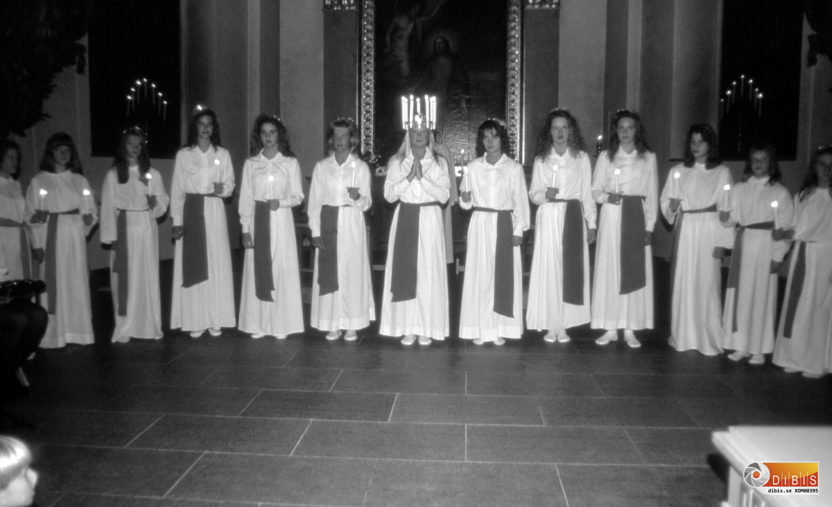 Söderhamns Lucia med tärnor 1991, Lucian heter Pernilla Rosvall.