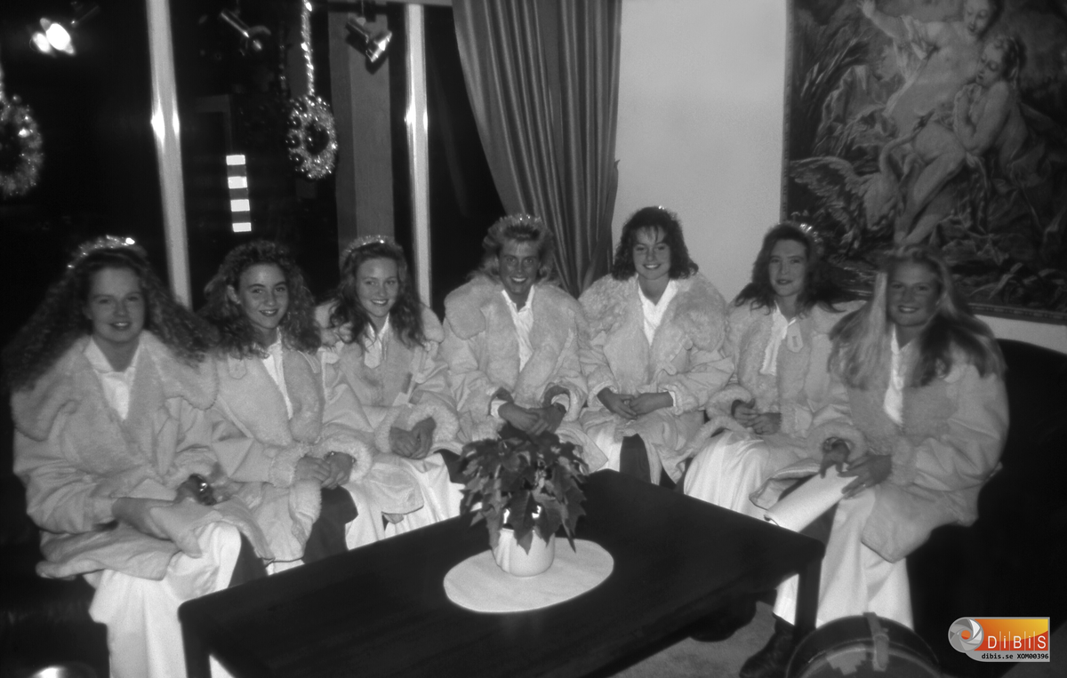 Söderhamns Lucia med tärnor, Lucian heter Pernilla Rosvall och sitter längst till höger.