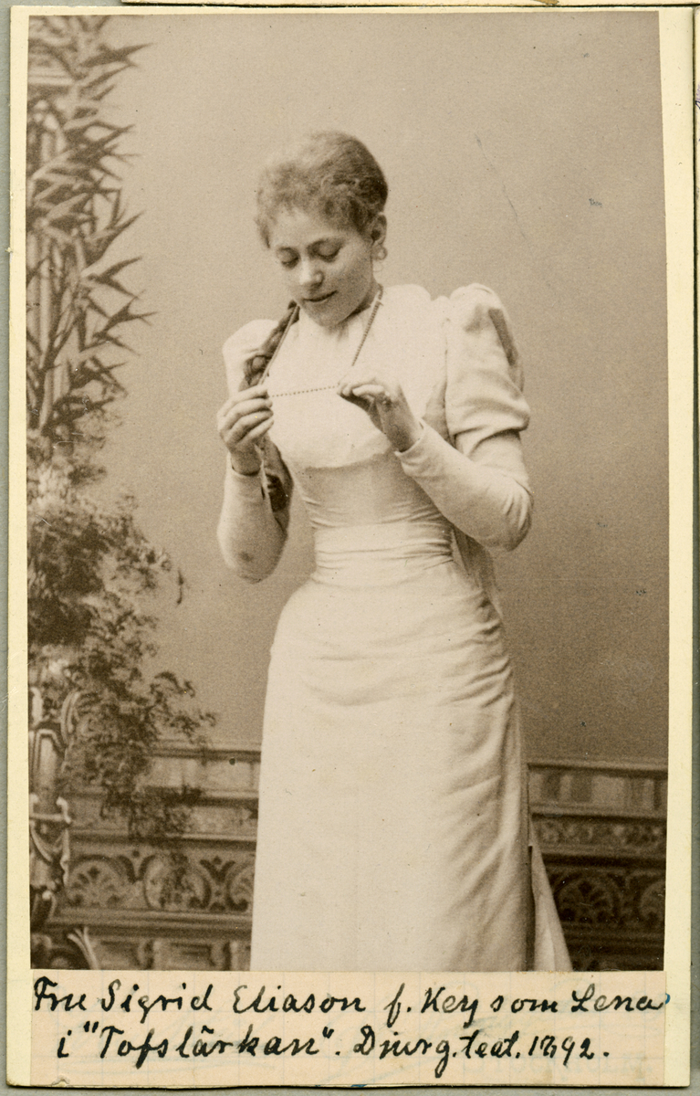 Sigrid Eliason som Lena i Tofslärkan, Djurgårdsteatern 1892