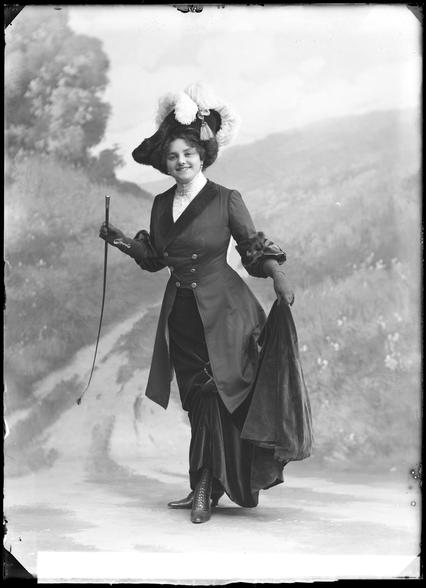 Rosa Grünberg som Sonja i Fortunas gunstling, Oscarsteatern 1909. Skannat glasnegativ