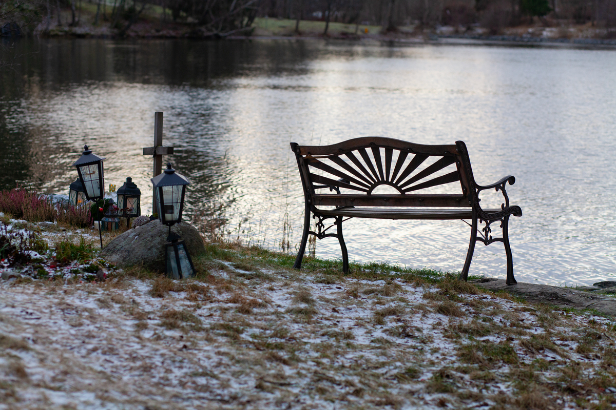 Skogsö begravningsplats mot Gammeludden, fotograferat september 2025. 