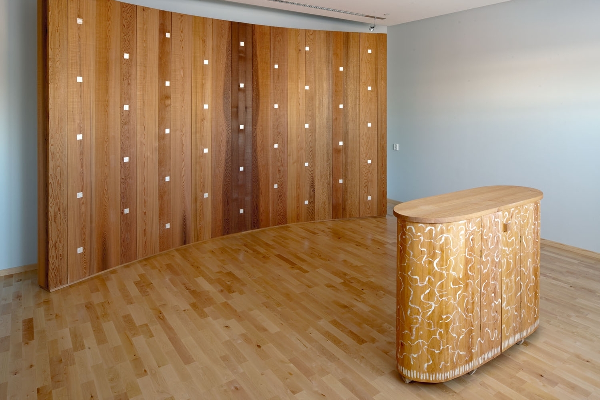 Tredimensjonal skulpturell form knyttet til stillerommets mentale funksjon. 