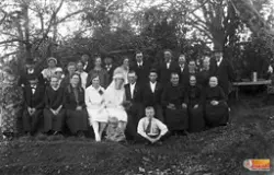 Midsommarbröllop. Den 24 juni 1928 vigdes Ivar Pettersson fr