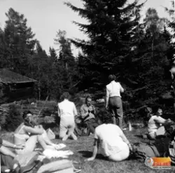 Vid Knupbodarna.
Se bild HGA 00118.