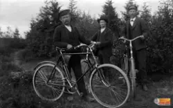 fr. vä: Erik West, Västansjö, Kilafors, okänd, okänd.