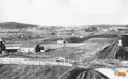 Södra Torget 1890. Huset som skymtar till vänster är "Jumpas