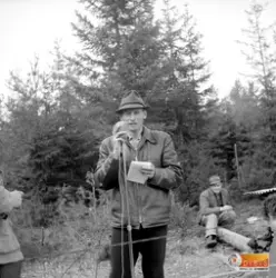 Eddy Åkerlind har något att meddela publik eller deltagare s