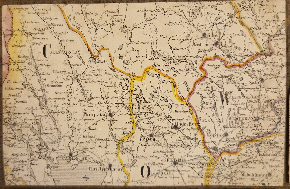 Karta öfver landsvägarne uti Sverige och Norrige samt en del af Danmark. Sammandragen och graverad af C. F. Ström 1855. J. L. Brudins Bokhandel Stockholm. 2:dra öfversedda och betydligt tillökta upplagan. Tryckt hos C. F. Ström. Gåva av fru Alma Moberg 1908. Bokn. 115.