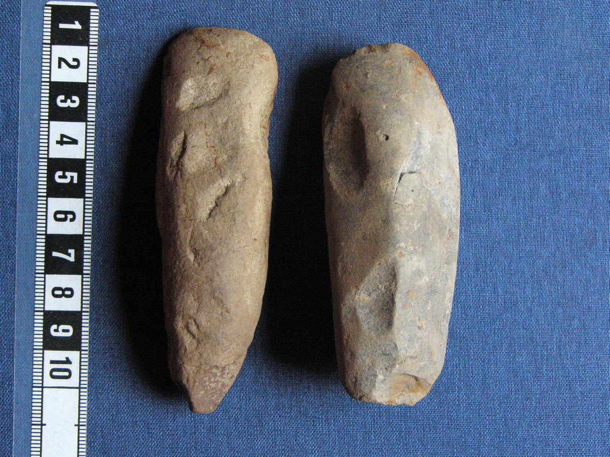 Trinnøkser fra Fosnaneset lok. 1a. Med målestokk.