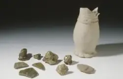 Siegburgkrukken fra Avaldsnes, Karmøy k., og keramikkskår fr