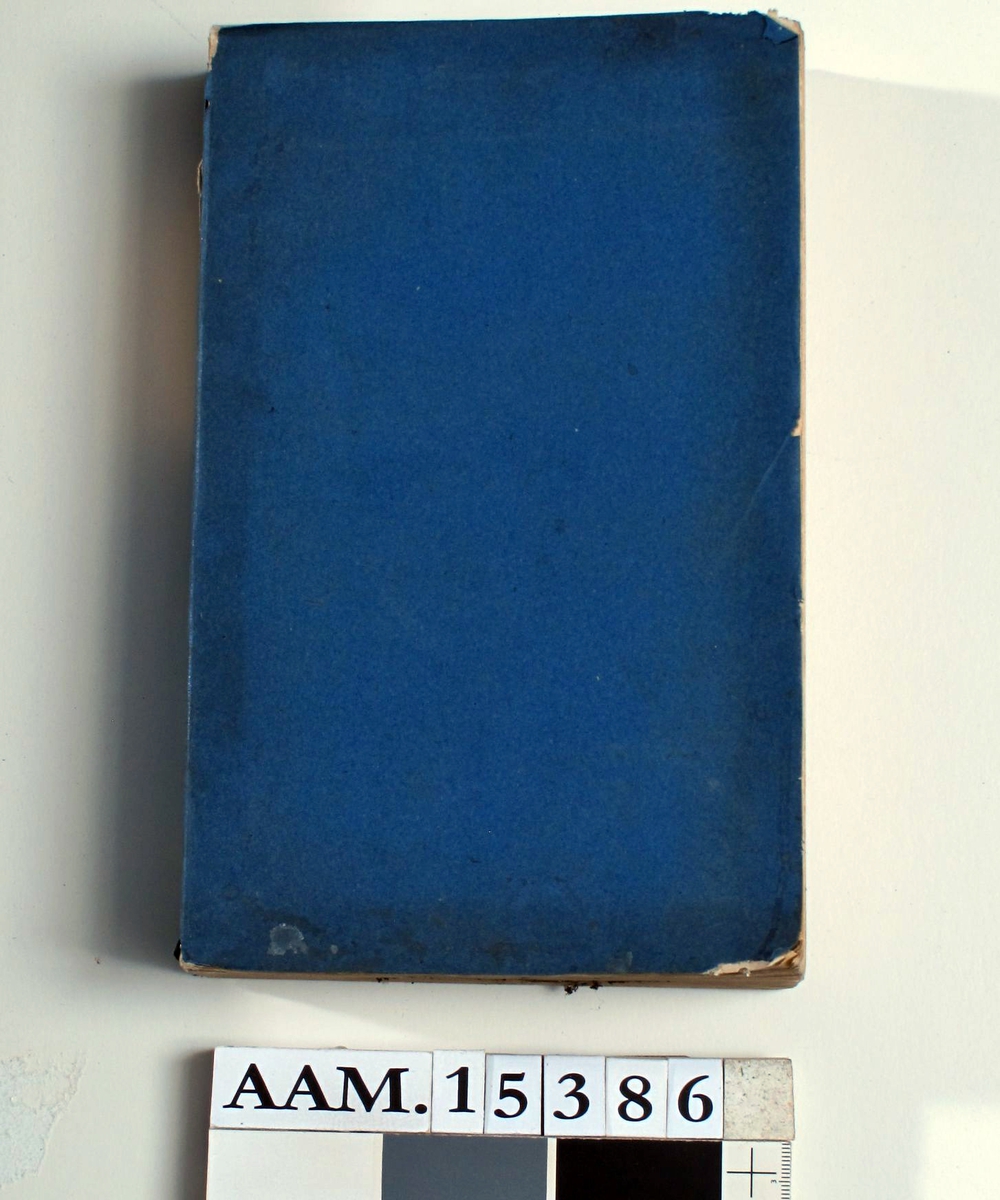 The Nautical Almanae and Astronomical   Ephemeris for the Year 1862. London 1858.  Blått pappbind, 544s.   23,2 x 14,7.