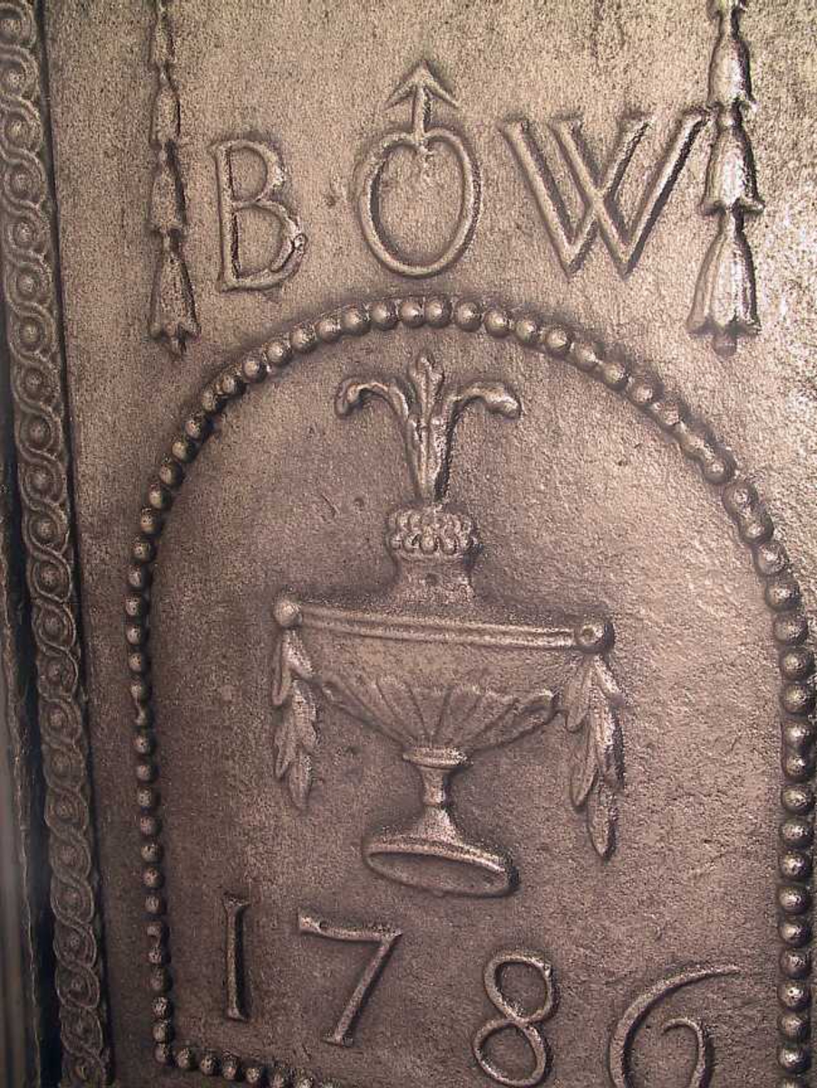 Vase, bukkehoder, perlefelt, perleguirlandre