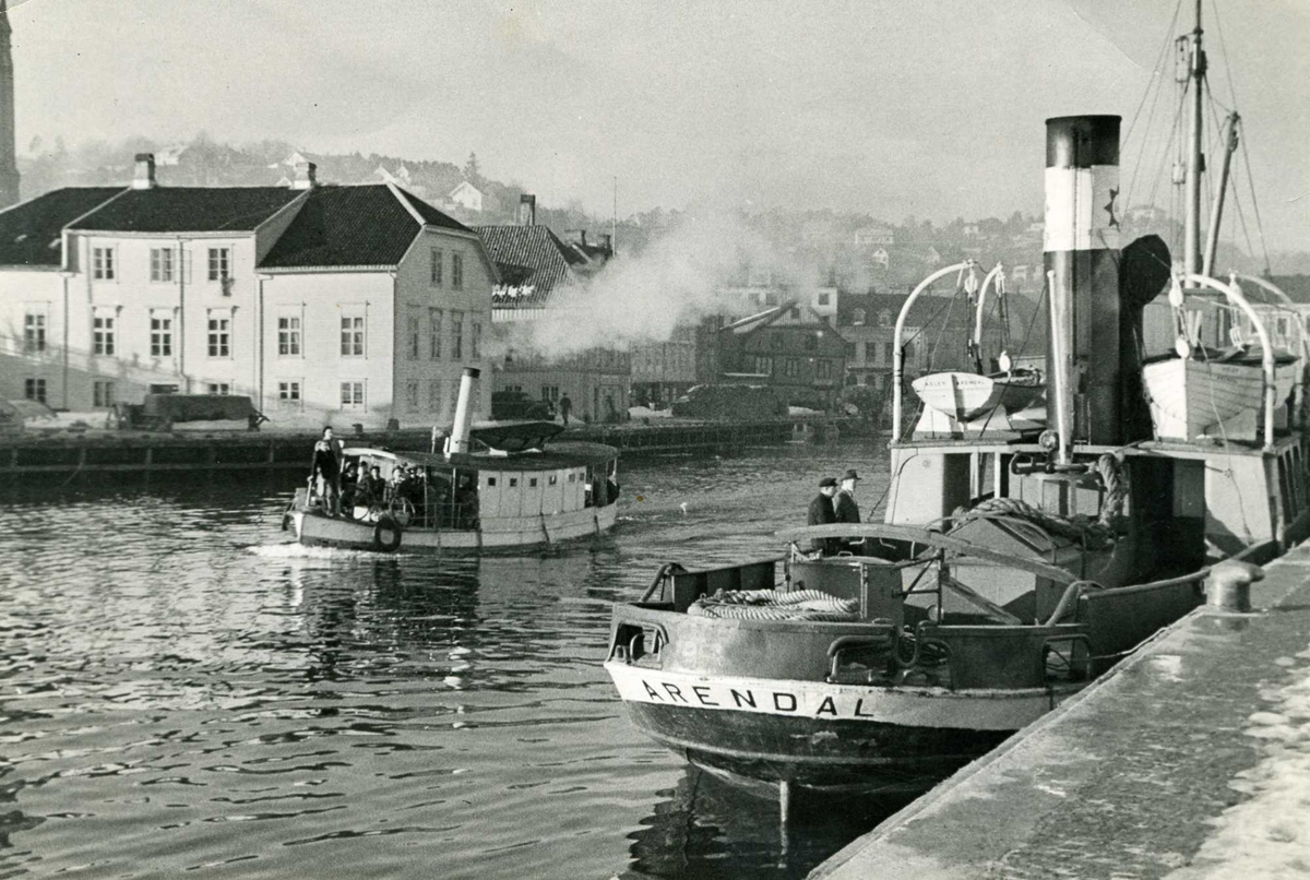 Fartøybilder fra Agder. 

Navn: D/S Pelle (ex Pippi)
Bygget ved Motala mek. Werkstad, Motala, Sverige, 1882
Hjemmehavn: Arendal 1883-1964

Bilde 1:
Arkivref: Fartøybilder 59, AAA. Neg. nr. 879, AAA jnr. 859-1966
Tekst: D/S PELLE 1947, foto Birger Dannevig, kopi Hoff 1966, gave fra Hoff 16.9 1966
Opprinnelig filreferanse i eDepoet: F0120_Fartøybilder-SMW_090507\PELLE 1947 BIRGER DANNEVIG.tif

Bilde 2:
Arkivref: Fartøybilder 59, AAA. Neg. nr. 1105, AAA jnr. 859-1966
Tekst: "PELLE" nærmer seg Merdø, foto Arendal 1956 Catherin Vincent, kopi Hoff 1966, gave fra Hoff 1966
Opprinnelig filreferanse i eDepoet: F0120_Fartøybilder-SMW_090507\PELLE ARENDAL 1956 C VINCENT.tif

Bilde 3:
Arkivref: Fartøybilder 59, AAA jnr. 712-1966
Tekst: D/S "PELLE", foto ved Arne Lannerstedt i Langviken på Bygdø i Oslo sept. 1966, i bakgrunnen skibsmegler Salvesens lystbåt "Sjøfrøken"
Opprinnelig filreferanse i eDepoet: F0120_Fartøybilder-SMW_090507\PELLE FOTO ARNE LANNERSTEDT I LANGVIKEN BYGDØ SEPT 1966.tif

Bilde 4:
Arkivref: Fartøybilder 59, AAA. Neg.nr. 880, AAA jnr. 859-1966
Tekst: D/S "PELLE", Arendalsfjorden fra Torjusholmen 1956, foto Birger Dannevig, kopi Hoff 1966
Opprinnelig filreferanse i eDepoet: F0120_Fartøybilder-SMW_090507\PELLE FRA TORJUSHOLMEN 1956 BIRGER DANNEVIG.tif

Bilde 5:
Arkivref: Fartøybilder 59, AAA jnr. 712 - 1966, jfr. 143-1970, 462-1969
Gave fra Arne Lannerstedt, Oslo
Opprinnelig filreferanse i eDepoet: F0120_Fartøybilder-SMW_090507\PELLE GIMLE.tif

Bilde 6:
Arkivref: Fartøybilder 59
Opprinnelig filreferanse i eDepoet: F0120_Fartøybilder-SMW_090507\PELLE III.tif

Bilde 7:
Arkivref: Fartøybilder 59,  AAA jnr. 311-1967
Tekst: PELLE ut fra Pollen i Arendal, ved Langbrygga ADLER.
Opprinnelig filreferanse i eDepoet: F0120_Fartøybilder-SMW_090507\X.tif

Bilde 8:
Arkivref: : Fartøybilder 59
Tekst: : Pelle og Kronprinsesse Martha
Opprinnelig filreferanse i eDepoet: F0120_Fartøybilder-SMW_090507\X.tif

Bilde 9:
Arkivref: Fartøybilder 59,  AAA jnr. 697-1970
Tekst: Fra venstre: 1. "Pelle", 2. "Tromøya", ved Langbrygga, Arendal. Foto Birger Dannevig 1947
Opprinnelig filreferanse i eDepoet: F0120_Fartøybilder-SMW_090507\X.tif

Bilde 10:
Arkivref: Fartøybilder 59, AAA jnr. 441 - 1964
Gimle, Hisø pr. Arendal
Opprinnelig filreferanse i eDepoet: F0120_Fartøybilder-SMW_090507\X.tif