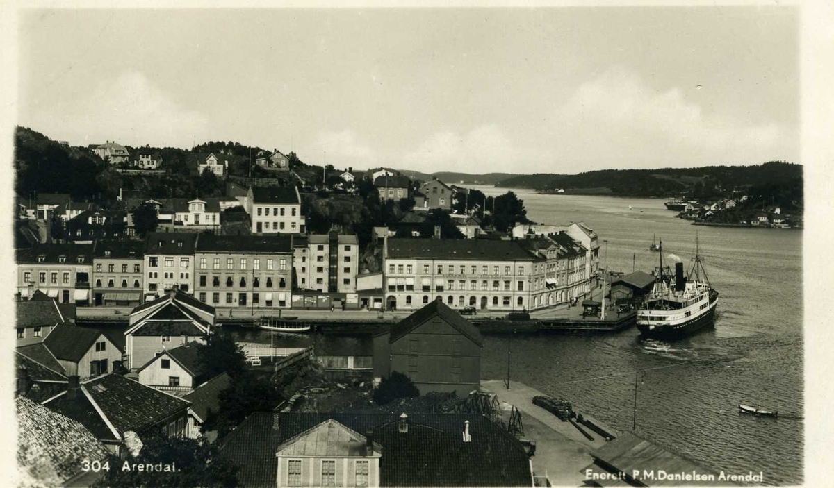 Fartøybilder fra Agder. 

Navn: D/S Pelle (ex Pippi)
Bygget ved Motala mek. Werkstad, Motala, Sverige, 1882
Hjemmehavn: Arendal 1883-1964

Bilde 1:
Arkivref: Fartøybilder 59, AAA. Neg. nr. 879, AAA jnr. 859-1966
Tekst: D/S PELLE 1947, foto Birger Dannevig, kopi Hoff 1966, gave fra Hoff 16.9 1966
Opprinnelig filreferanse i eDepoet: F0120_Fartøybilder-SMW_090507\PELLE 1947 BIRGER DANNEVIG.tif

Bilde 2:
Arkivref: Fartøybilder 59, AAA. Neg. nr. 1105, AAA jnr. 859-1966
Tekst: "PELLE" nærmer seg Merdø, foto Arendal 1956 Catherin Vincent, kopi Hoff 1966, gave fra Hoff 1966
Opprinnelig filreferanse i eDepoet: F0120_Fartøybilder-SMW_090507\PELLE ARENDAL 1956 C VINCENT.tif

Bilde 3:
Arkivref: Fartøybilder 59, AAA jnr. 712-1966
Tekst: D/S "PELLE", foto ved Arne Lannerstedt i Langviken på Bygdø i Oslo sept. 1966, i bakgrunnen skibsmegler Salvesens lystbåt "Sjøfrøken"
Opprinnelig filreferanse i eDepoet: F0120_Fartøybilder-SMW_090507\PELLE FOTO ARNE LANNERSTEDT I LANGVIKEN BYGDØ SEPT 1966.tif

Bilde 4:
Arkivref: Fartøybilder 59, AAA. Neg.nr. 880, AAA jnr. 859-1966
Tekst: D/S "PELLE", Arendalsfjorden fra Torjusholmen 1956, foto Birger Dannevig, kopi Hoff 1966
Opprinnelig filreferanse i eDepoet: F0120_Fartøybilder-SMW_090507\PELLE FRA TORJUSHOLMEN 1956 BIRGER DANNEVIG.tif

Bilde 5:
Arkivref: Fartøybilder 59, AAA jnr. 712 - 1966, jfr. 143-1970, 462-1969
Gave fra Arne Lannerstedt, Oslo
Opprinnelig filreferanse i eDepoet: F0120_Fartøybilder-SMW_090507\PELLE GIMLE.tif

Bilde 6:
Arkivref: Fartøybilder 59
Opprinnelig filreferanse i eDepoet: F0120_Fartøybilder-SMW_090507\PELLE III.tif

Bilde 7:
Arkivref: Fartøybilder 59,  AAA jnr. 311-1967
Tekst: PELLE ut fra Pollen i Arendal, ved Langbrygga ADLER.
Opprinnelig filreferanse i eDepoet: F0120_Fartøybilder-SMW_090507\X.tif

Bilde 8:
Arkivref: : Fartøybilder 59
Tekst: : Pelle og Kronprinsesse Martha
Opprinnelig filreferanse i eDepoet: F0120_Fartøybilder-SMW_090507\X.tif

Bilde 9:
Arkivref: Fartøybilder 59,  AAA jnr. 697-1970
Tekst: Fra venstre: 1. "Pelle", 2. "Tromøya", ved Langbrygga, Arendal. Foto Birger Dannevig 1947
Opprinnelig filreferanse i eDepoet: F0120_Fartøybilder-SMW_090507\X.tif

Bilde 10:
Arkivref: Fartøybilder 59, AAA jnr. 441 - 1964
Gimle, Hisø pr. Arendal
Opprinnelig filreferanse i eDepoet: F0120_Fartøybilder-SMW_090507\X.tif