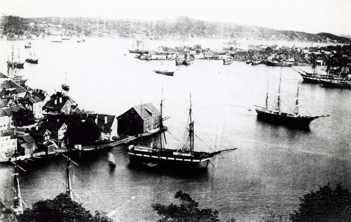 Fartøybilder fra Agder.
 
Navn: Vesta
Kjennetegn: HTSV og N 164
Type: Bark
Bygget 1850 i Arendal
Hjemmehavn: Arendal, reder E. Dedekam
Kilde: Hvite seil 2.04, 3.86
          Veritas: 1868
          Ingemann: 1856
Drektighet: 162 cl
Skuteregistersignatur: 530 og 1855IV164

Bilde 1:
Arkivref: Fartøybilder 83, AAA Neg. nr. 531, jfr. AAM. B. 606
Tekst: "Vesta" af Arendal. Capt. A. Christiansen. . Foto stemplet Selmer Norland & Co, Arendal.
Opprinnelig filreferanse i eDepoet: F0121_Fartøybilder-SMW_090507\VESTA BARK SELMER259.tif

Bilde 2:
Arkivref: Fartøybilder 83
Opprinnelig filreferanse i eDepoet: F0121_Fartøybilder-SMW_090507\VESTA BRIGG261.tif

Bilde 3:
Arkivref: Fartøybilder 83, AAA Neg. nr. 1562
Tekst: Bark "Westa" af Arendal. Capt. A. Sörensen, 1869. Malt av Carolus Ludovicus Weyts (1828-1876), Antwerpen. Originalen tilhører: Kunstmaler Sigurd Sørensen, Ullevoldsv. 82, Oslo. Foto: O. Væring.
Opprinnelig filreferanse i eDepoet: F0121_Fartøybilder-SMW_090507\VESTA BARK258.tif

