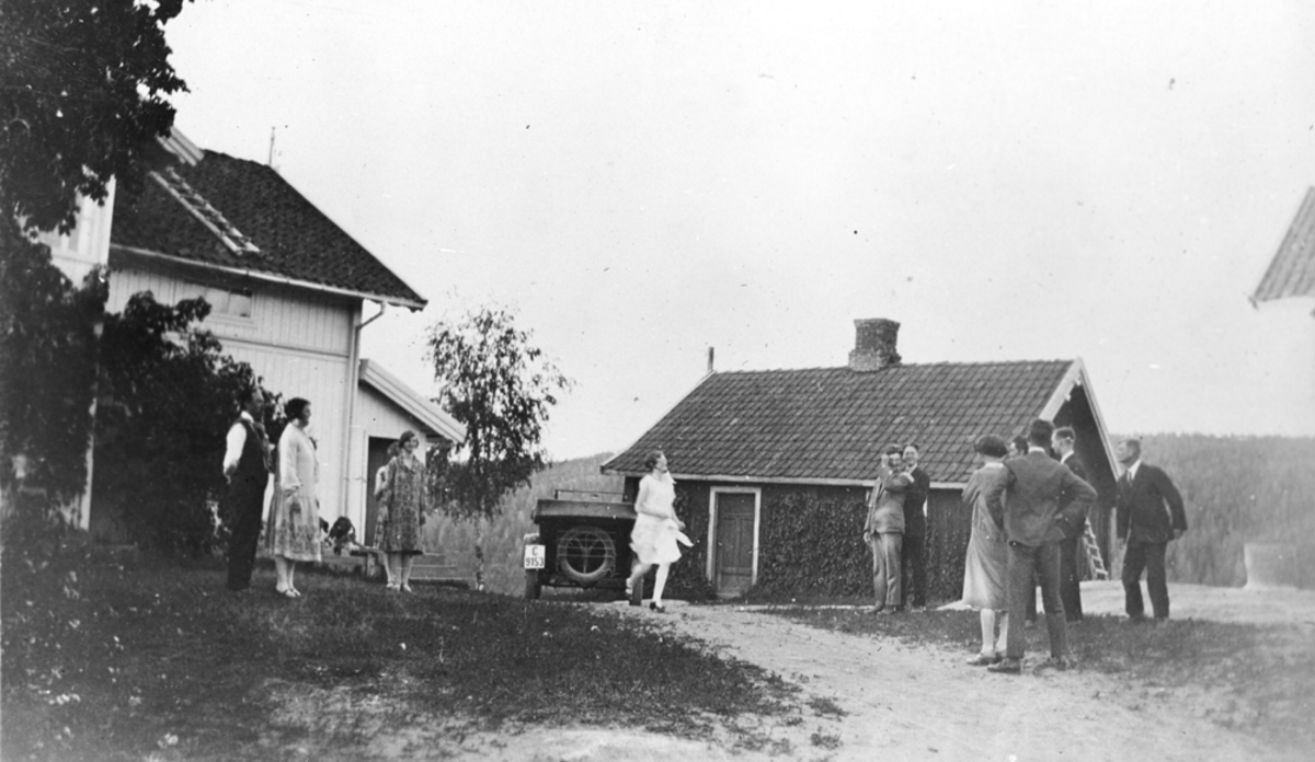 På tunet. Barnedåp (?)