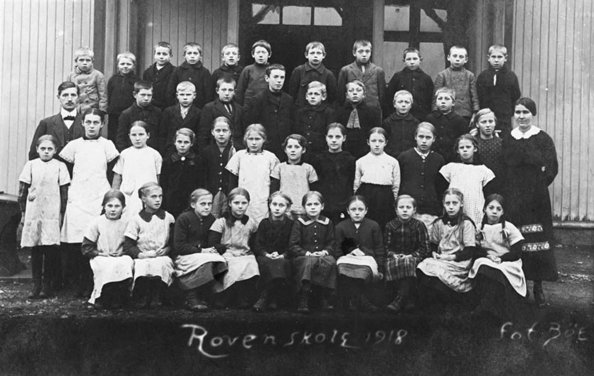 Skolebilde: Elevene i skoletrappa.