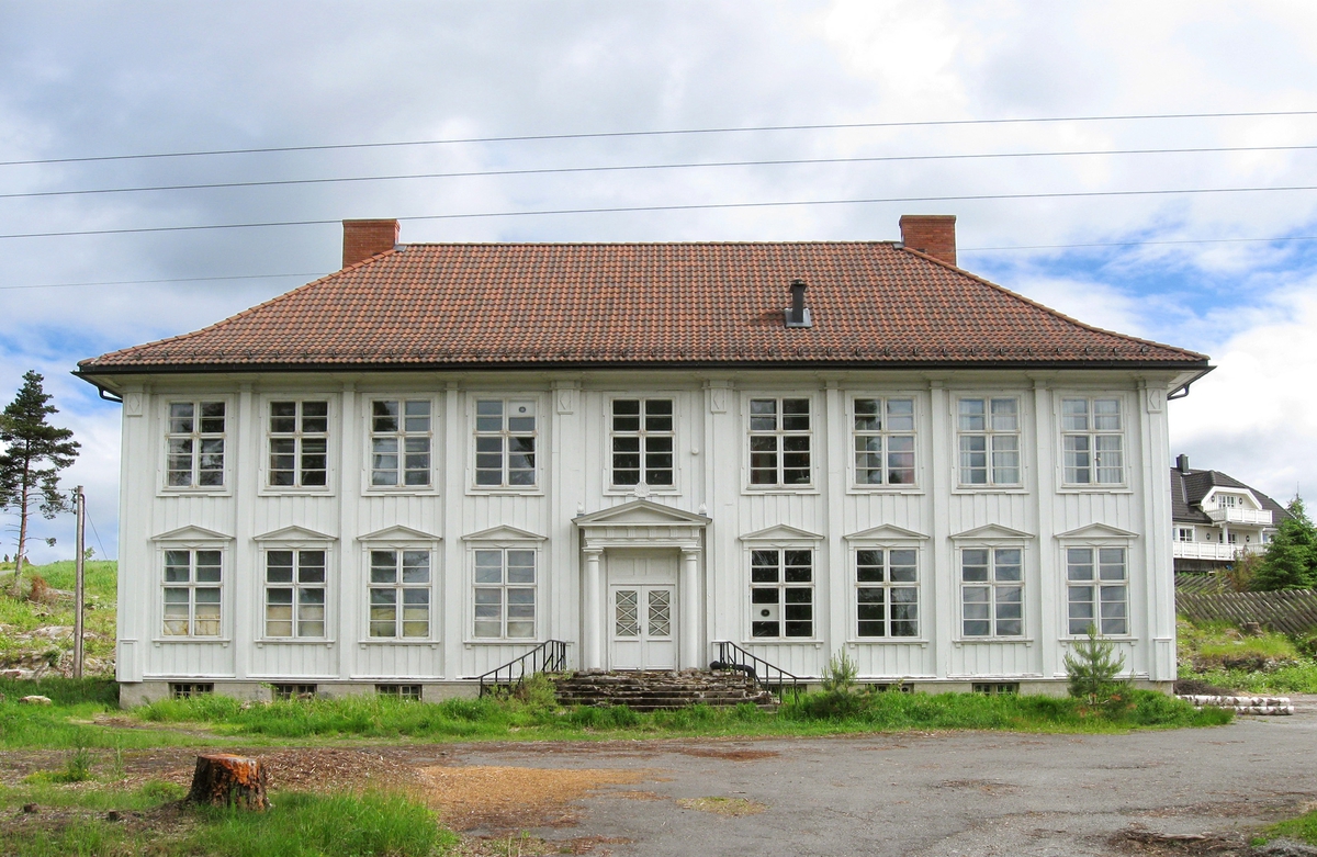 Øvredalen folkeskole i Gansdalen i Fet, 1950. Avgangsklassen fotografert etter sju år på skolen.