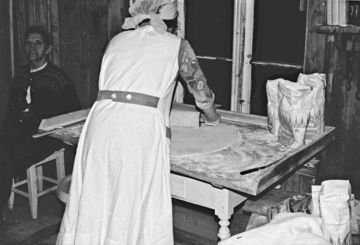 Flatbrødbaking på Huserud