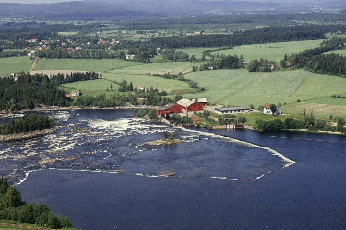 FUNNEFOSS TRESLIPERI, NES