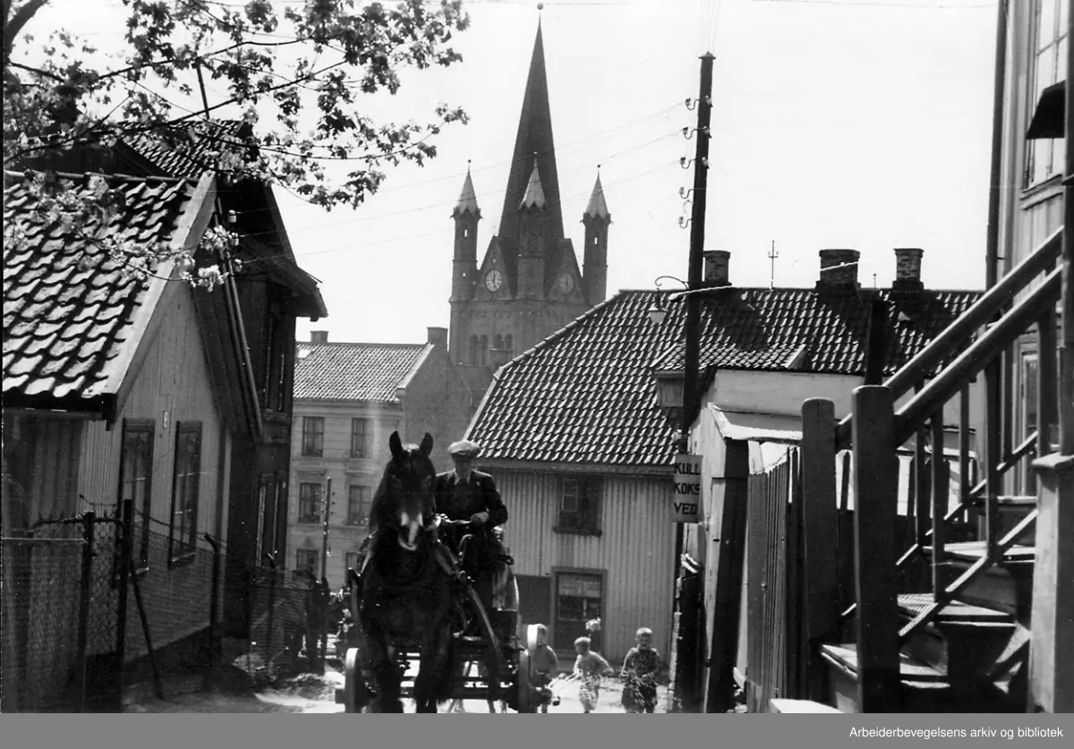 Enerhaugen med Grønland kirke i bakgrunnen,.mai 1950