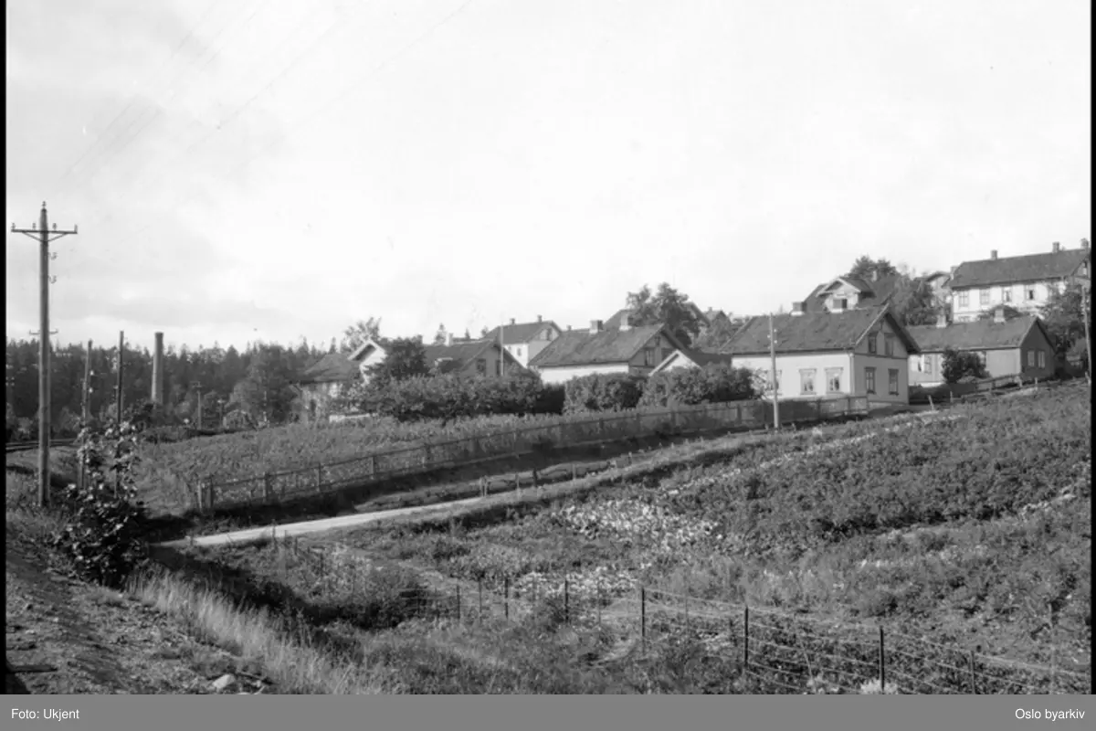 Arbeiderboliger på oversiden av Gjøvikbanen