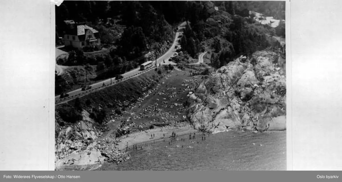 Ved Ljansbruket. Bildets originale tittel Bestemorstranda er feil. Badeliv, Ingierstrandveien (Flyfoto)