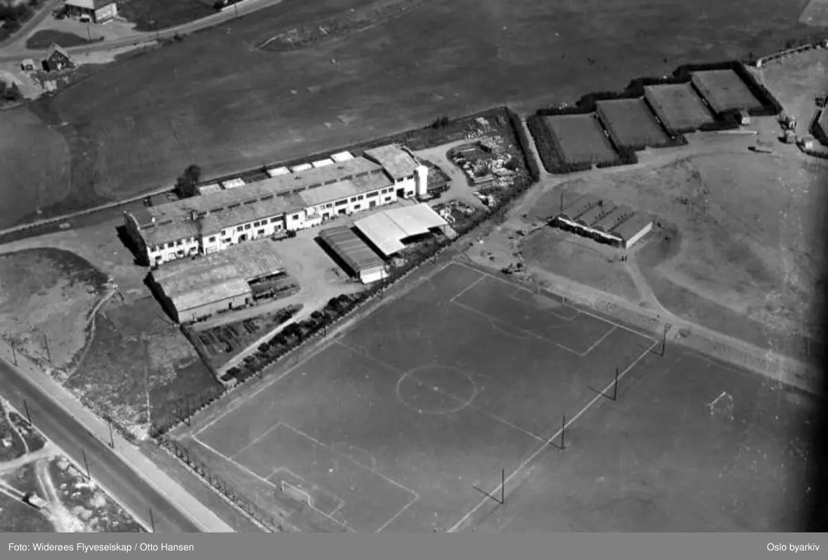 A/S Heidenreich & co Ltd., rørlegger. Voldsløkka. Bildets originale tittel "Tåsen" er misvisende. (Flyfoto)
