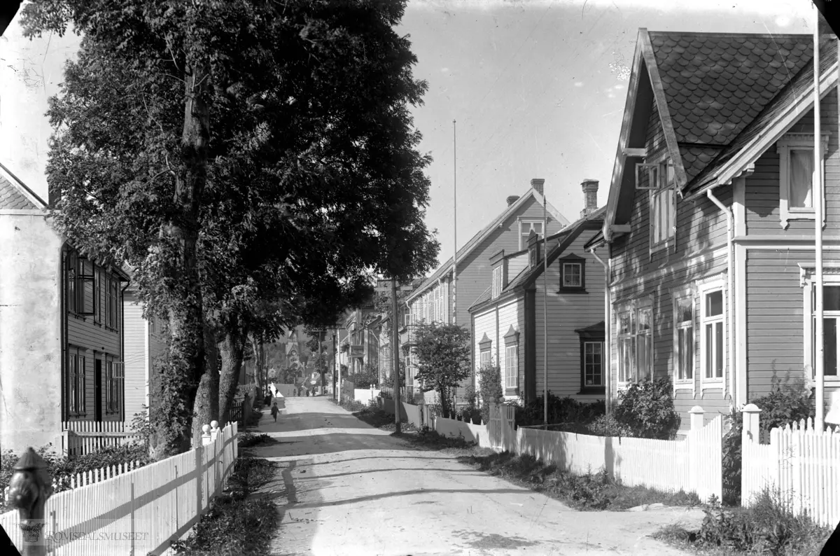 Fannestrandsveien sett vestover.