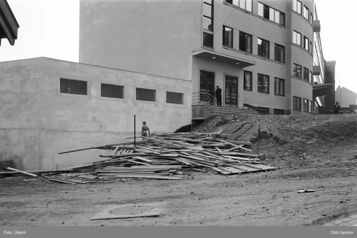 Mannsherberget (Krohgen) i Christian Krohgs gate under fullførelse.
