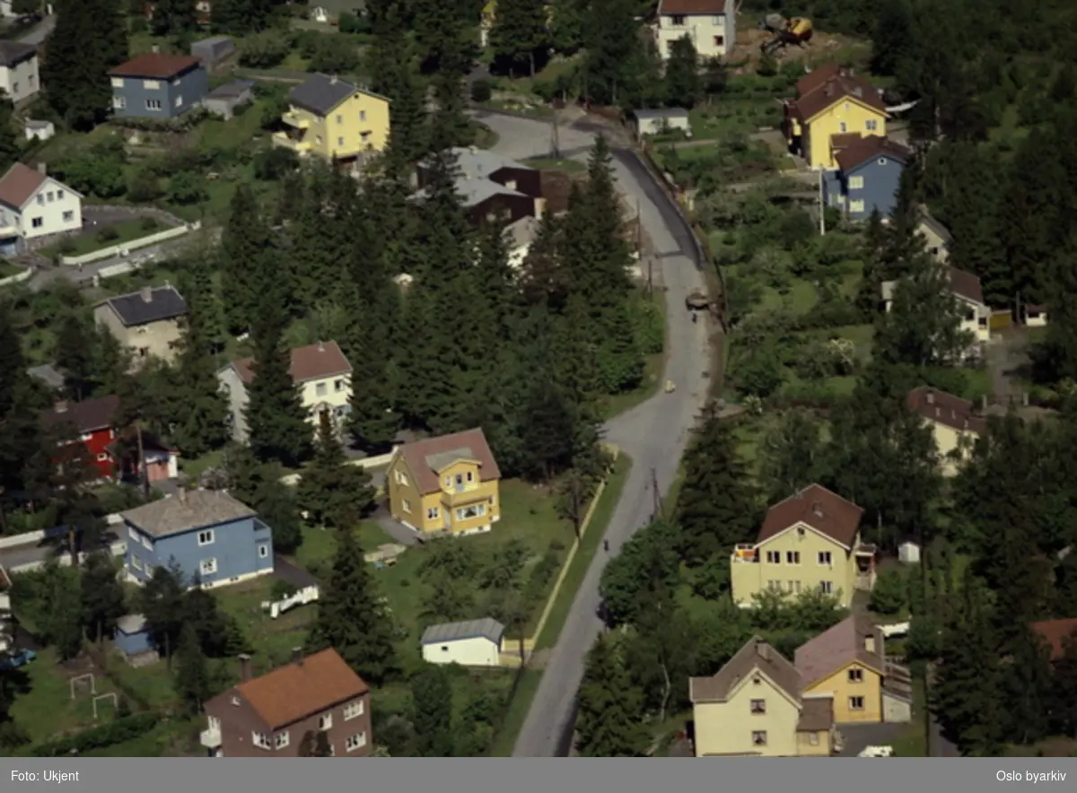 Villabebyggelse langs Skjoldveien. Korsvoll terrasse og Hansemyrveien. (Flyfoto)