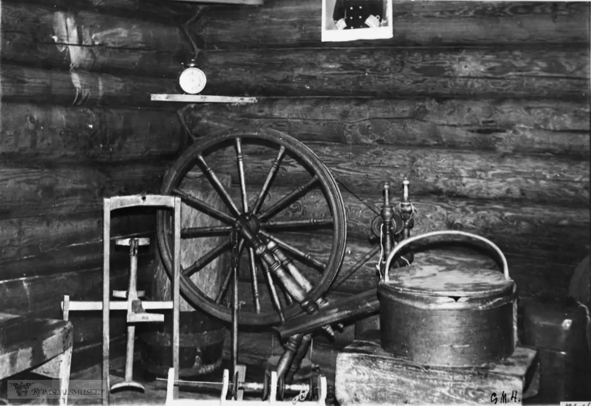 Interiør fra den siste husmannsstua som ennå står på Bakken Fredsvik. Eier: Helga og Olav Fredsvik.....