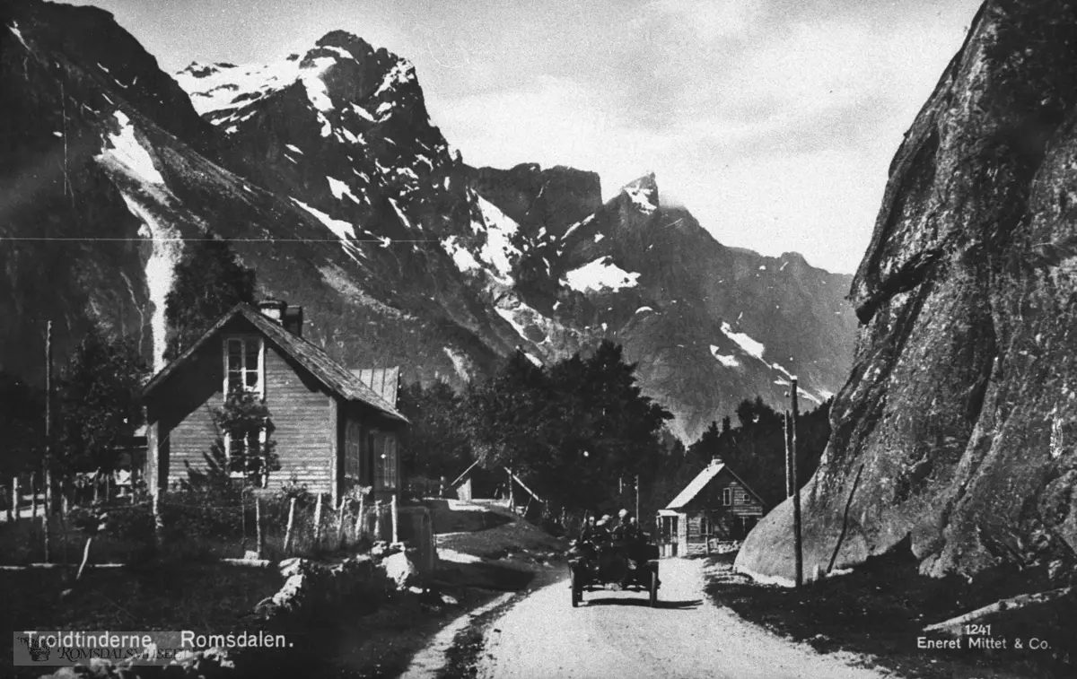 Biltrafikk i Romsdalen. ca 1924...