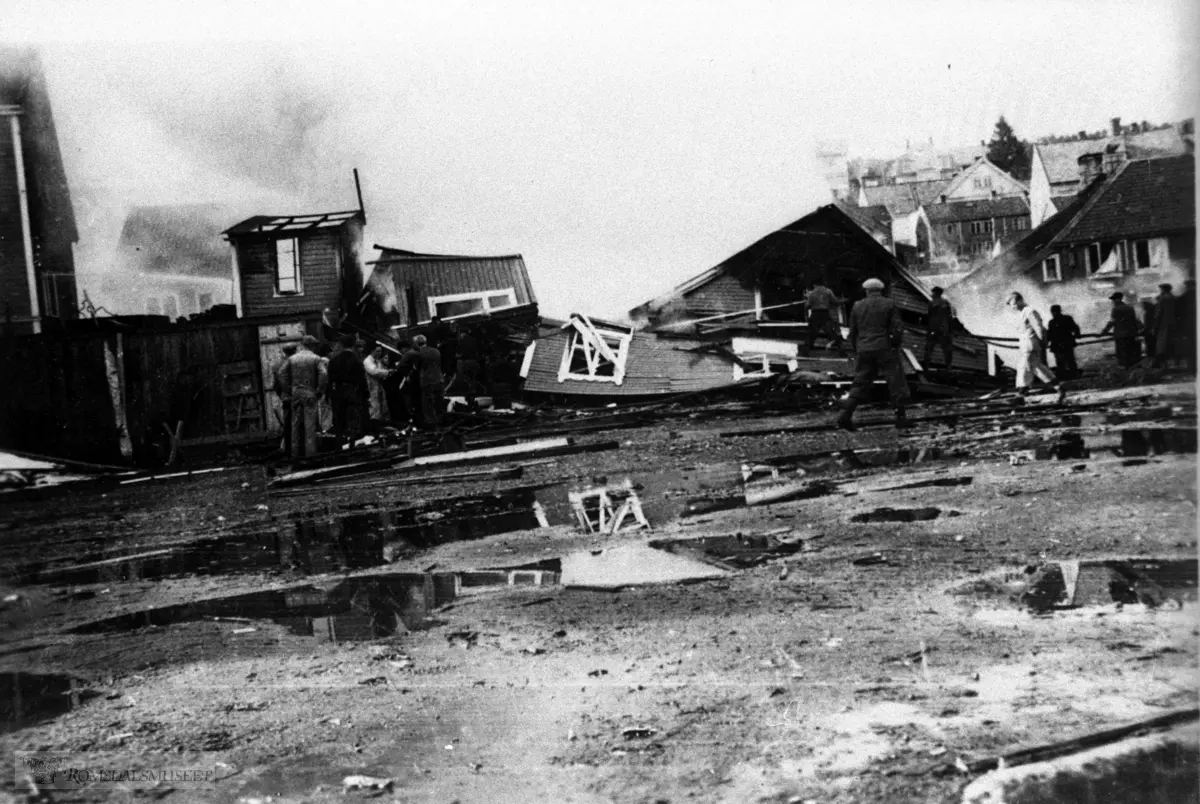 Molde april 1940 - torget fra sjøkanten.