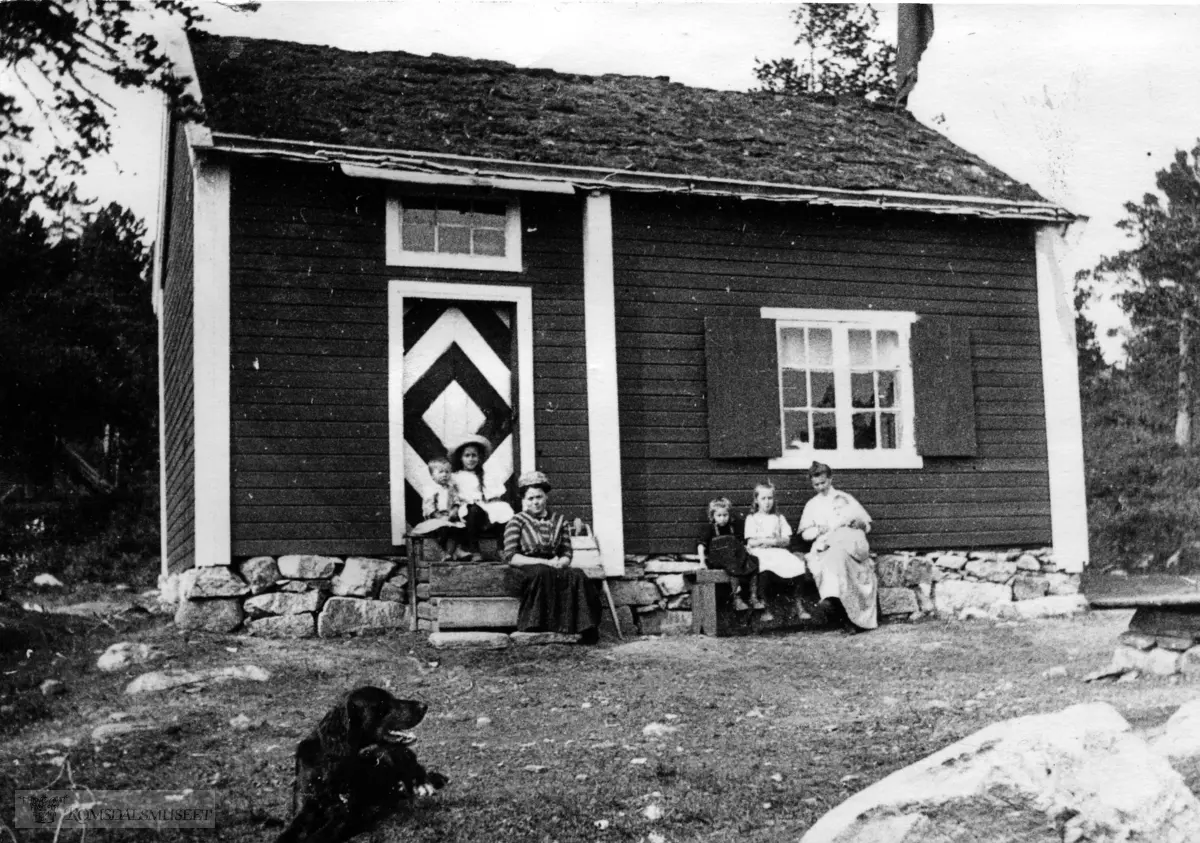 Skreddermester Ole Bergs hytte ved Øverlandsvannet. Opprinnelig husmansplassen: Farstad-plassen i Moldelia