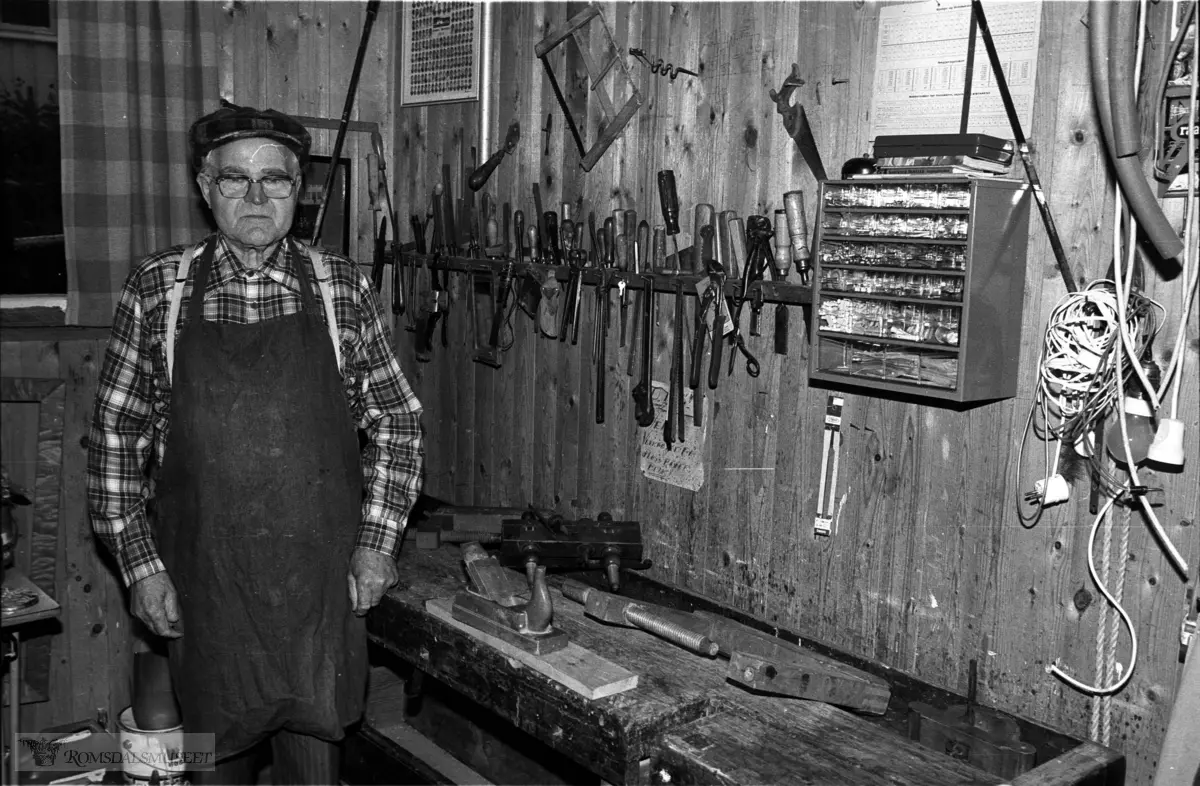 Magnar Herskedal. (Snekker), Molde.