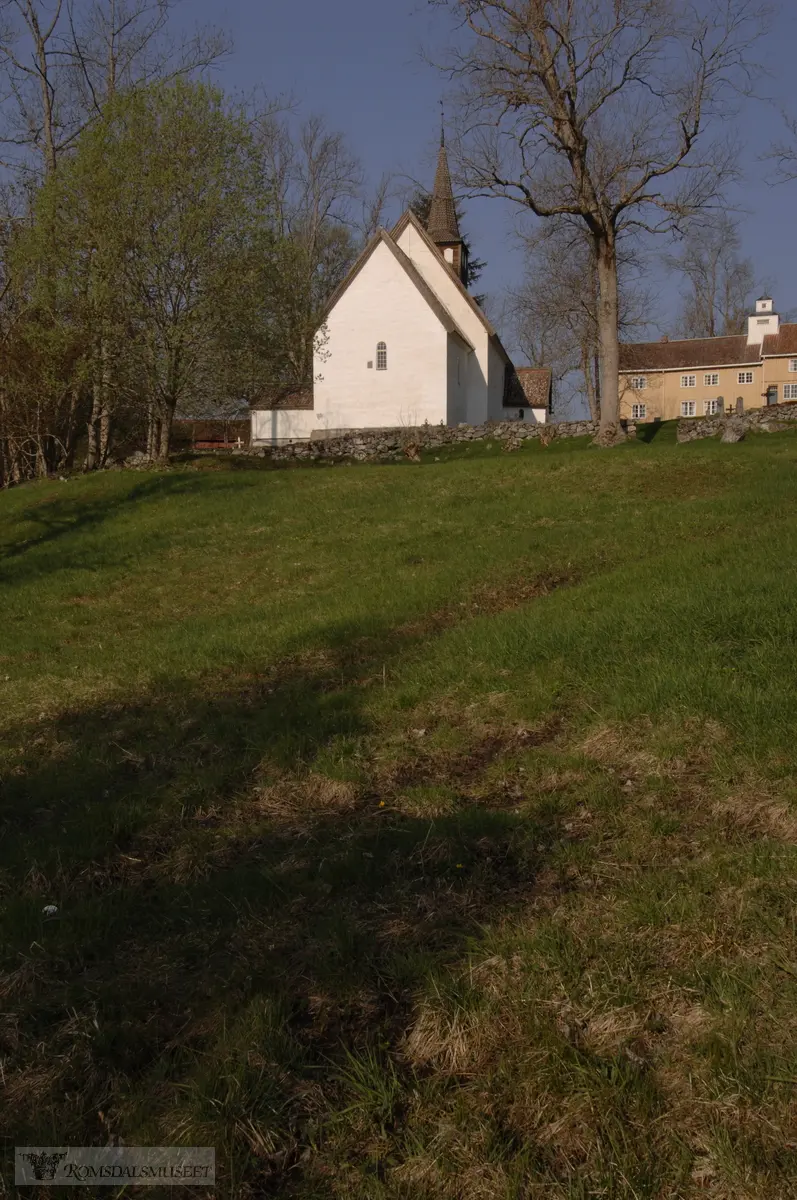 Williamsborg på Veøy .Fra seminar "grubleseminar" med tverfaglig gruppe fra flere museer og institusjoner..(Se Romsdalsmuseets årbok 2008)