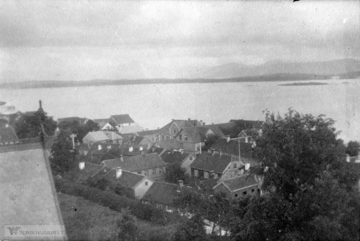 Molde sett østover fra kirketårnet..(Schistad albumer)