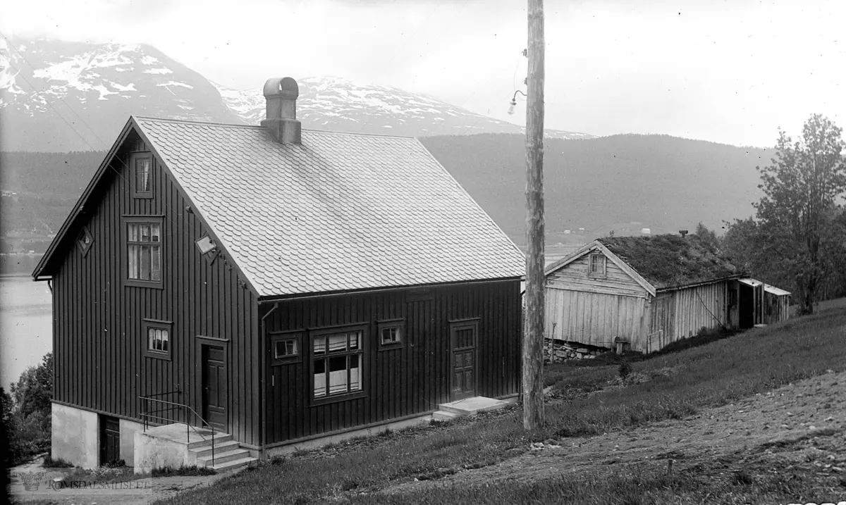 (Røsberg: Gælin) Huset til Nikka Nes "Geilen". .(se bilde flyfoto 088517.jpg)