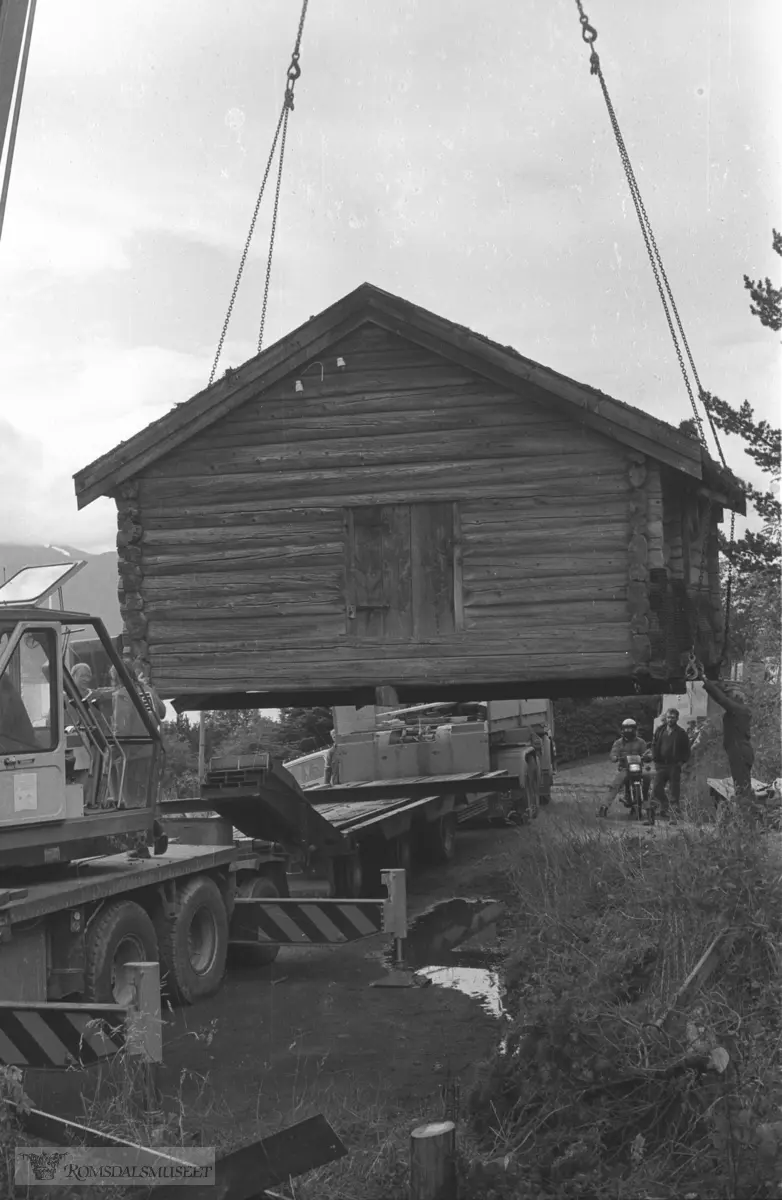 Flytting av Hammervoll stabburet fra Eidsvåg til Romsdalsmuseet.