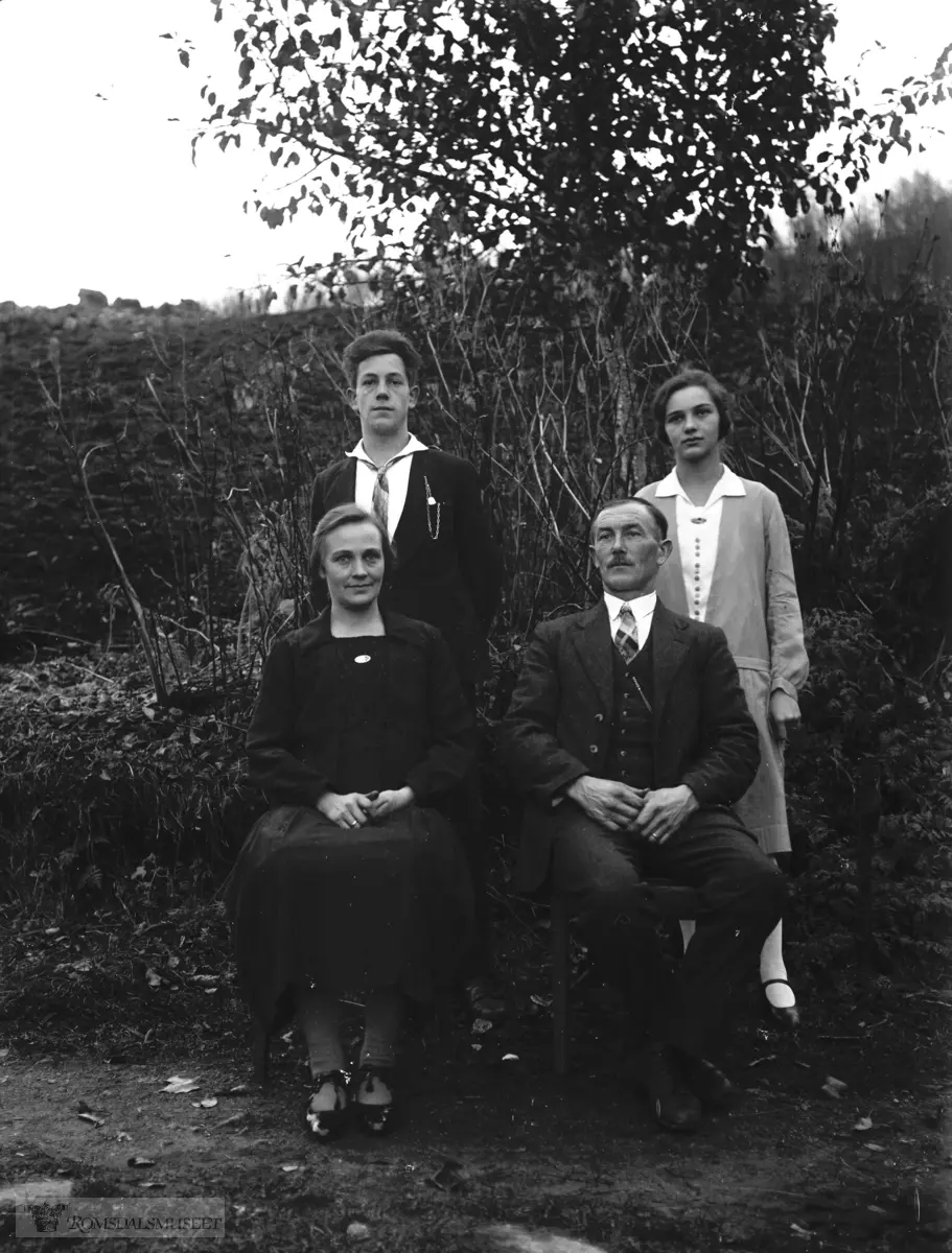 Familiebilde, Jakob Nakken.