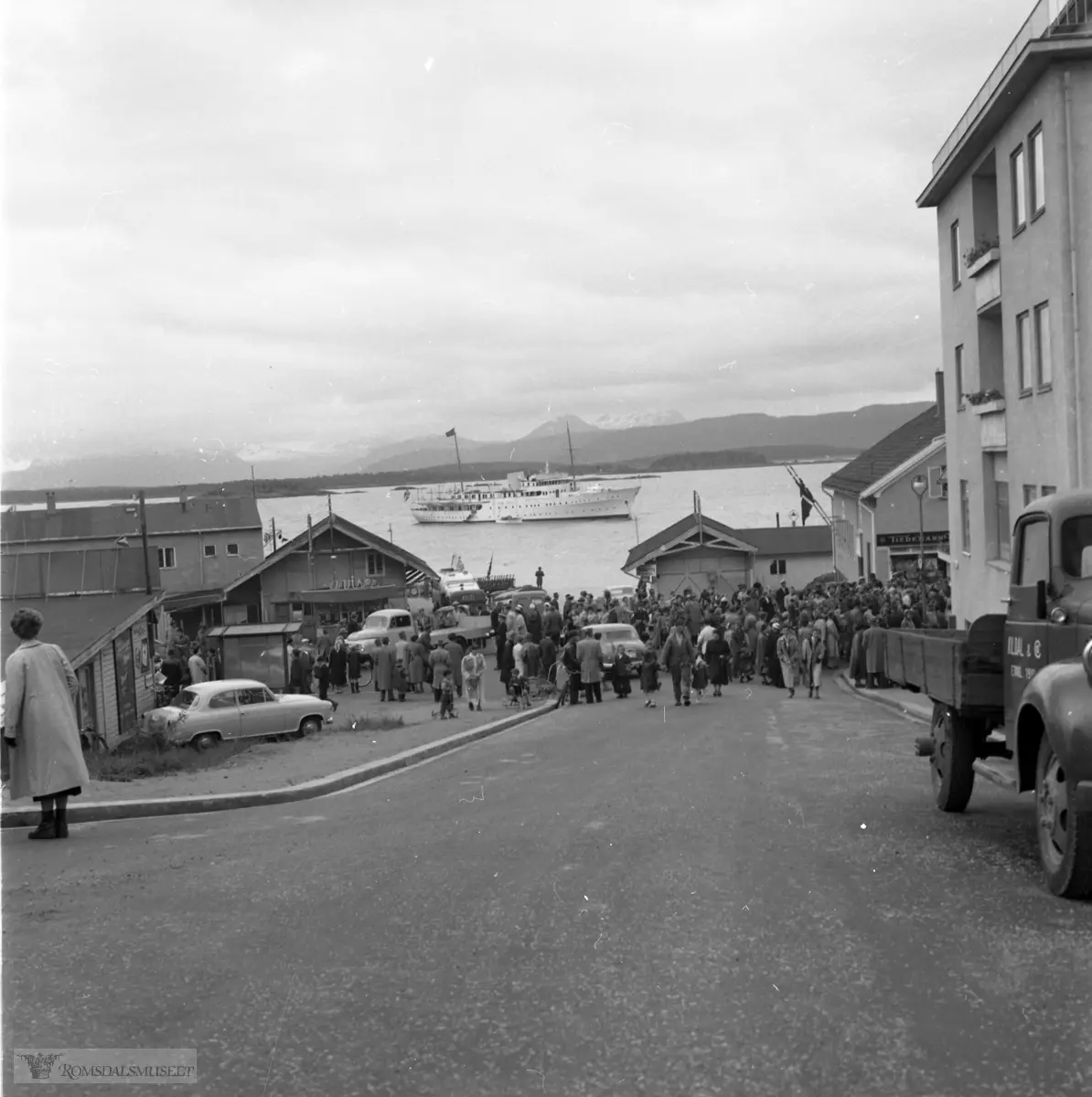 Kongebesøk 1955..(Se "Med Kongefamilien gjennom Romsdal 1906-1982)